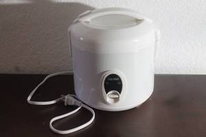 lot 101 image: AROMA RICE COOKER ARC-914B