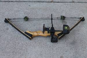 lot 104 image: BROWNING DELUXE BUSHMASTER T4A&nbsp COMPOUND BOW&nbsp