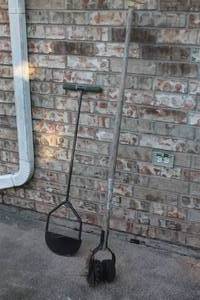 lot 119 image: YARD BUTLER&nbsp STEP EDGER&nbsp  WOOD HANDLE MANUAL WHEEL ROTARY LAWN EDGER  SEE PICS&nbsp