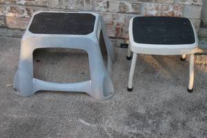 lot 122 image: RUBBERMAIDCOSCO STEP STOOLS&nbsp