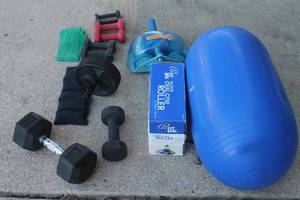 lot 133 image: LOT OF VARIOUS HOME GYM EQUIPMENT , PILATES GYM ROLLER, 30LB SINGLE RUBBER COATED DUMBBELL, 1,2,3&nbsp LB DUMBBELLS, AB ROLLERS ,THERABANDS&nbsp  SEE PICS&nbsp