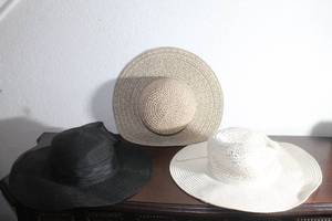 lot 137 image: TOTAL OF 3 WOMEN STRAW WOVEN WIDE BRIMMED HATS&nbsp