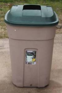 lot 148 image: CORNERSTONE 34 GALLON HEAVY DUTY LIDDED TRASH CONTAINER ON WHEELS&nbsp