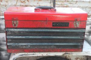 lot 164 image: RED HUSKY 3-DRAWER 21 METAL TOOL CHEST&nbsp BOOX WITH CONTENTS&nbsp