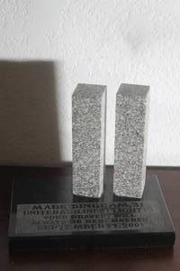 lot 165 image: GRANITE SCULPTURE COMMEMORATING THE SEPT 11,2001 ATTACK HONORING MARK BINGHAM AN AMERICAN HERO WHO STORMED THE COCKPIT OF UNITED FLIGHT 93 , THE LOS GATOS MAN HELPED SAVE COUNTLESS LIVES , 8 X 8&nbsp