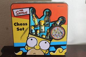 lot 171 image: VINTAGE THE SIMPON 100% OFFICIAL 3D CHESS SET IN ORIGINAL&nbsp COLLECTIBLE TIN STORAGE&nbsp