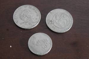 lot 186 image: 1974 MEXICO CINCO PESOS COIN&nbsp , 1981 MEXICO 20 DOLLAR PESOS COIN , 1980 MEXICO 5 DOLLAR&nbsp PESOS COIN&nbsp