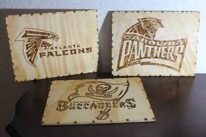 lot 195 image: TOTAL OF 3 WOODEN&nbsp NFL&nbsp TEAMS LOGO WALL PLAQUES , 12 X 9