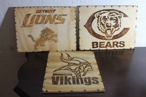 lot 196 image: TOTAL OF 3 WOODEN&nbsp NFL&nbsp TEAMS LOGO WALL PLAQUES , 12 X 9