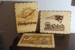 lot 199 image: TOTAL OF 3&nbsp WOODEN&nbsp NFL&nbsp TEAMS LOGO WALL PLAQUES , 12 X 9