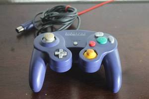 lot 5 image: NINTENDO GAMECUBE CONTROLLER DOL-003