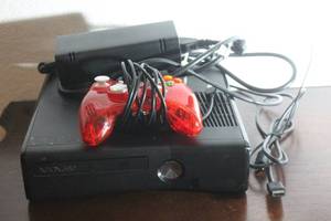 lot 134 image: MICROSOFT XBOX 360&nbsp S BLACK VIDEO GAME CONSOLE&nbsp 1439 WITH RED CONTROLLER &amp POWER ADAPTER&nbsp