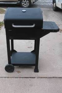 lot 18 image: NEXGRILL CART -STYLE&nbsp BARREL CHARCOAL GRILL WITH SIDE SHELF 810-0047