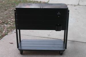 lot 19 image: ROLLING BLACK FINISH PATIO COOLER ICE CHEST ON LOCKING WHEELS&nbsp