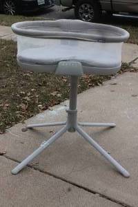 lot 25 image: HALO SLEEP INNOVATIONS&nbsp BASSINEST SWIVEL SLEEPER BABY BASSINET 4931&nbsp