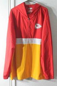 lot 37 image: NFL TEAM APPAREL KANSAS CITY CHIEFS&nbsp LIGHTWEIGHT&nbsp HALF-ZIP&nbsp HOODED&nbsp WINDBREAKER JACKET, SIZE 3XL&nbsp