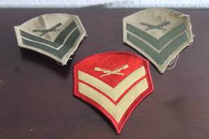 lot 98 image: TOTAL OF 3 UNITED STATES MARINE CORPS ( USMC) CORPORAL&nbsp &nbspCHEVRONS ABOVE CROSSED RIFLES&nbsp RANK&nbsp PATCHES  INSIGNIA&nbsp FOR INFANTRY MARINE SERGEANT PATCHES&nbsp