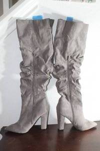 lot 78 image: GGJACYLN GREY SUEDE&nbsp SLOUCH OVER THE KNEE WOMENS BOOTS&nbsp &nbsp, SIZE 9.5&nbsp
