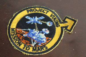 lot 108 image: VINTAGE 1970S PROJECT VIKING MISSION TO MARS PATCH , 4&nbsp