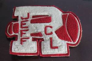 lot 113 image: LARGE CHENILLE LETTER R VARSITY LETTERMAN PATCH , 5&nbsp