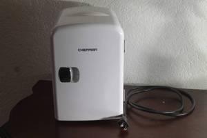 lot 124 image: CHEFMAN RJ48 WHITE MINI FRIDGE&nbsp