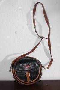 lot 127 image: MODA ITALIA ROUND CROSSBODY PURSE 8 12 DIAM