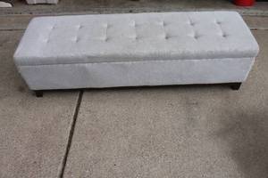 lot 134 image: LONG FABRIC TUFTED STORAGE OTTOMAN BENCH , 5FT LONG&nbsp