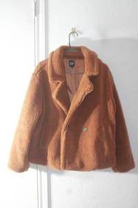 lot 148 image: GAP TAN TEDDY SHERPA JACKET , SIZE L&nbsp