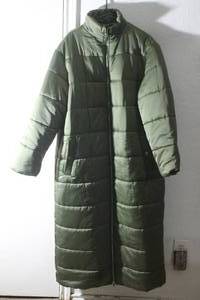 lot 161 image: WOMENS BOHOO GREEN LONG PUFFER&nbsp TRENCH COAT , SIZE 12&nbsp