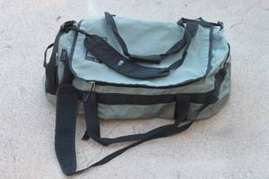 lot 155 image: THE NORTH FACE LARGE HEAVY DUTY 27 DUFFLE TRAVEL  GYM&nbsp BAG  SEE PICS&nbsp