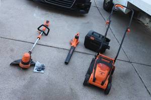 lot 158 image: TOTAL OF 3PC LAWNMASTER&nbsp CORDLESS LAWN EQUIPMENT &nbsp LAWN MOWER WITH 8-GALLON&nbsp COLLECTION BAG CLM2413A&nbsp  ELECTRIC&nbsp LEAF BLOWER CLBL2406&nbsp  CORLESS STRING TRIMMER 292024&nbsp WITH 2- SPOOLS OF STRING  SEE PICS&nbsp