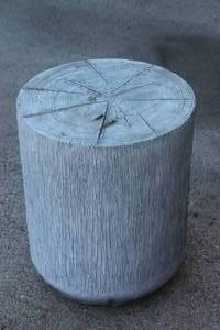 lot 160 image: LOG ACCENT STOOL 83311 ,&nbsp 15 DIAM X 19H&nbsp