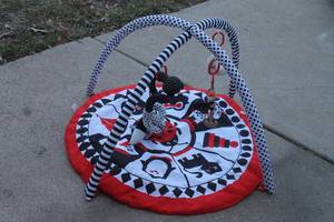 lot 171 image: BABY ROUND ACTIVITY GYM TUMMY TIME PLAYMAT&nbsp