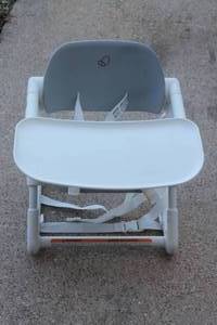 lot 172 image: EVENFLO EAT &amp GO 2-IN-1 PORTABLE FOLDING BOOSTER CHAIR , 27612488&nbsp
