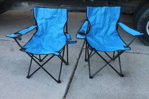 lot 189 image: TOTAL OF 2 BLUE PORTABLE FOLDING CAMPING CHAIRS WITH CUP HOLDER&nbsp