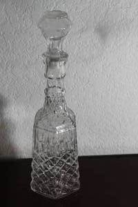 lot 202 image: VINTAGE CAMBRIDGE DEPRESSION DIAMOND GRID CUT PATTERN GLASS CLEAR GLASS DECANTER WITH STOPPER&nbsp