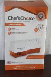 lot 213 image: CHEFS CHOICE DIAMOND HONE ELECTRIC KNIFE SHARPENER D202 , IN ORIGINAL BOX&nbsp