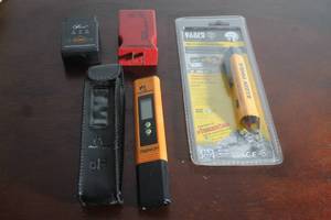 lot 45 image: TOTAL OF 4 CIRCUIT VOLTAGE TESTER CAR DIAGNOSTIC SCANNER DIGITAL PH WATER TESTER  GAS CIRCUIT TESTER  SEE PICS&nbsp