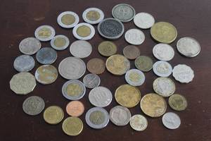lot 72 image: GENEROUS COLLECTION OF ASSORTED WORLD COINS VARIOUS DENOMINATIONS AND COUNTRIES - INDIA  CANADA  THAILAND  MEXICO  SEE PICS&nbsp