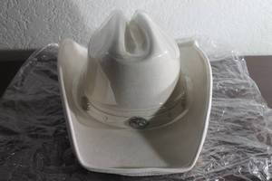 lot 93 image: FLUFFY SENSE WIDE BRIM&nbsp WESTERN LADIES HAT SIZE L&nbsp