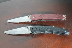 lot 132 image: TOTAL OF 2 FOLDING POCKET KNIVES  SEE PICS&nbsp