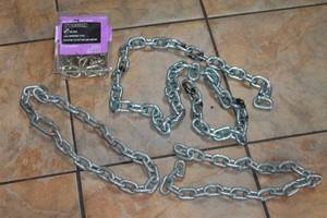 lot 136 image: TOTAL OF 4 ASSORTED LENGTHS METAL CHAINS  SEE PICS&nbsp