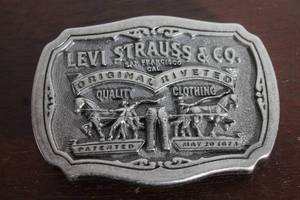 lot 141 image: LEVI STRAUSS &amp CO TWO HORSE BRAND LIMITED EDITION BELT BUCKLE&nbsp