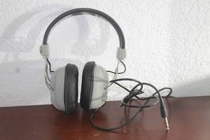 lot 23 image: VINTAGE REALISTIC NOVA 10 STEREO HEADPHONES MADE IN JAPAN 8OHMS&nbsp