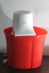 lot 16 image: RIVAL 4QT RED ICE CREAM MAKER&nbsp
