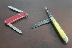 lot 52 image: VINTAGE 1960S CAMCO USA 2-0BLADE 512 FOLDING POCKET KNIFE &amp&nbsp VICTORINOX SWISS ARMY 2-BLADE FOLDIONG POCKET KNIFE&nbsp