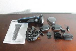 lot 80 image: BRAUN 5762 SERIES 5 ELECTRIC SHAVER WITH ACCESSORIES AND MANUAL&nbsp