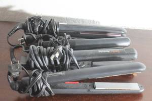 lot 83 image: TOTAL OF 4 - ASSORTED BRAND HAIR STRAIGHTENERS FLAT IRONS , REMINGTON  CONAIR  SEDU REVOLUTION  TRESEMME&nbsp