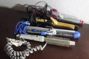 lot 84 image: TOTAL OF 4 COLLECTION OF HAIR CURLING IRONS &amp ROTATING STYLER BRUSH - REVLON, BED HEAD, JIBERE, VIP PRO&nbsp