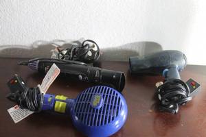 lot 85 image: TOTAL OF 3 HANDHELD HAIR DRYERS - VS SASSOON &amp WAVE RAGE&nbsp